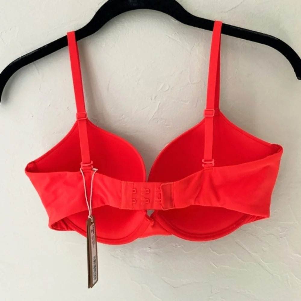 Skims Fits Everybody T Shirt Demi Bra - Picture 4 of 5